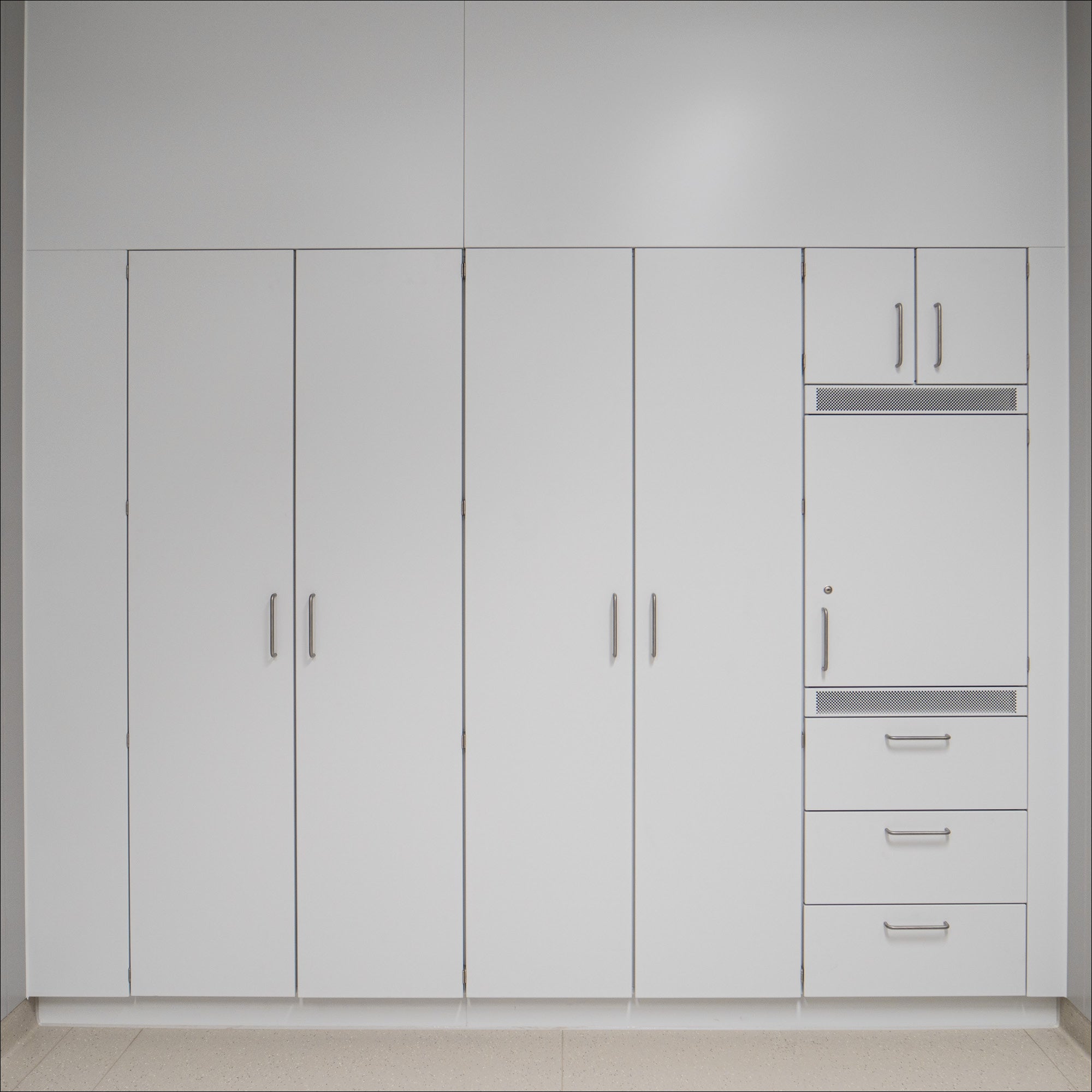 Einbauschrank mit einer oder zwei Flügeltüren - HT Group Onlineshop