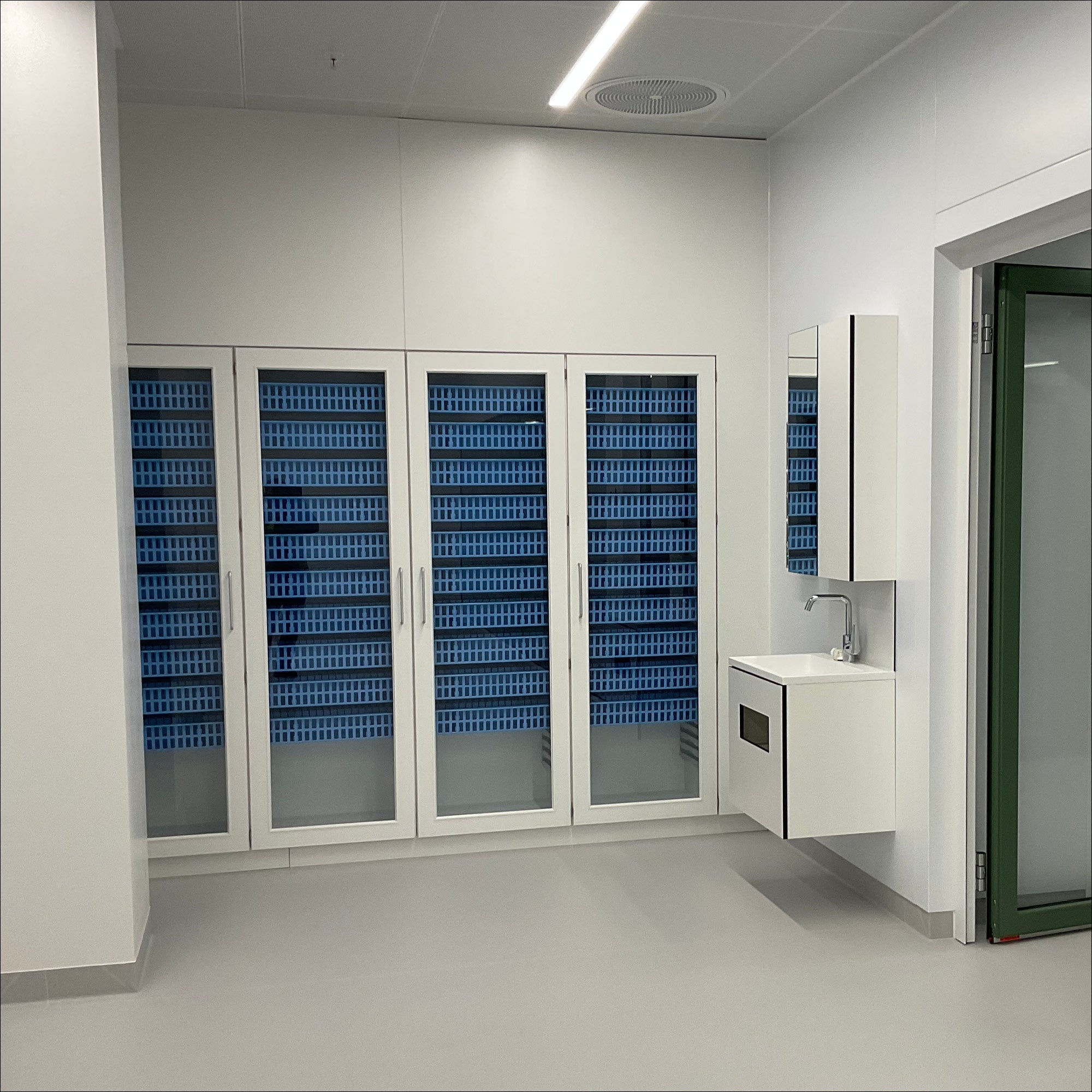 Einbauschrank mit einer oder zwei Flügeltüren - HT Group Onlineshop