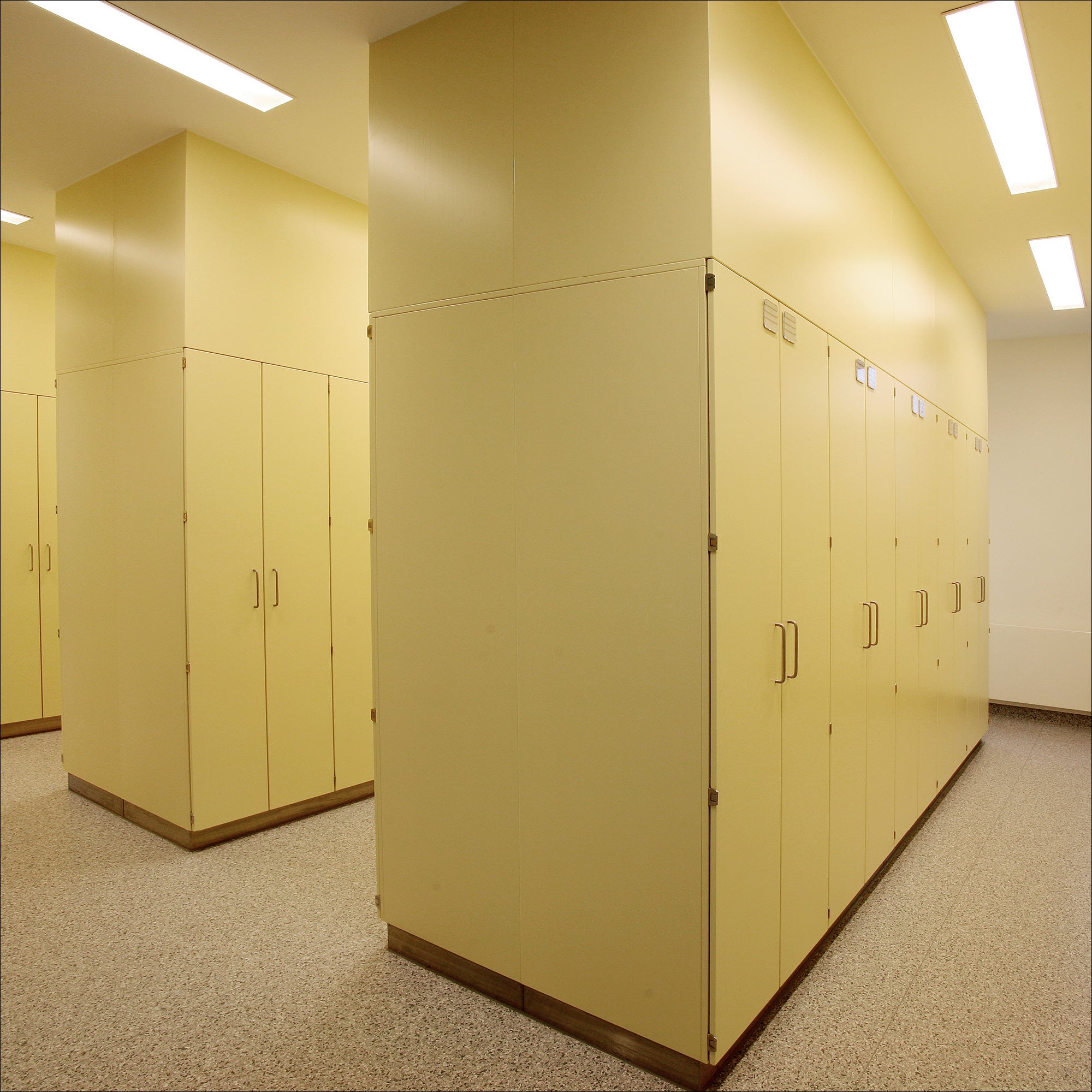 Einbauschrank mit einer oder zwei Flügeltüren - HT Group Onlineshop