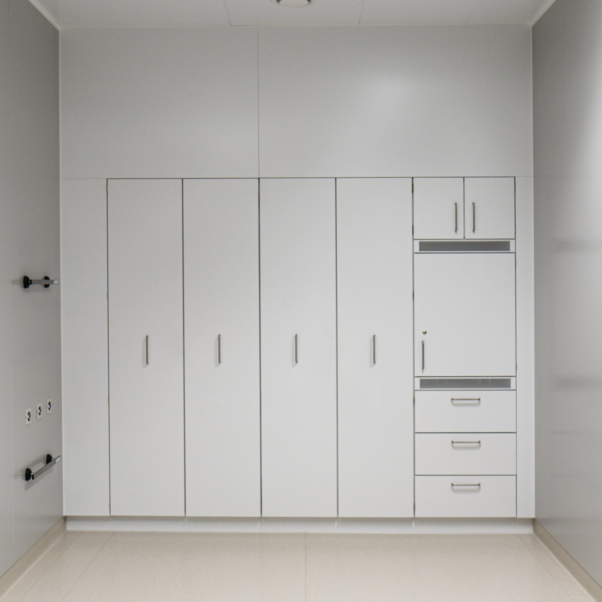 Hochschrank mit Auszug - HT Group Onlineshop