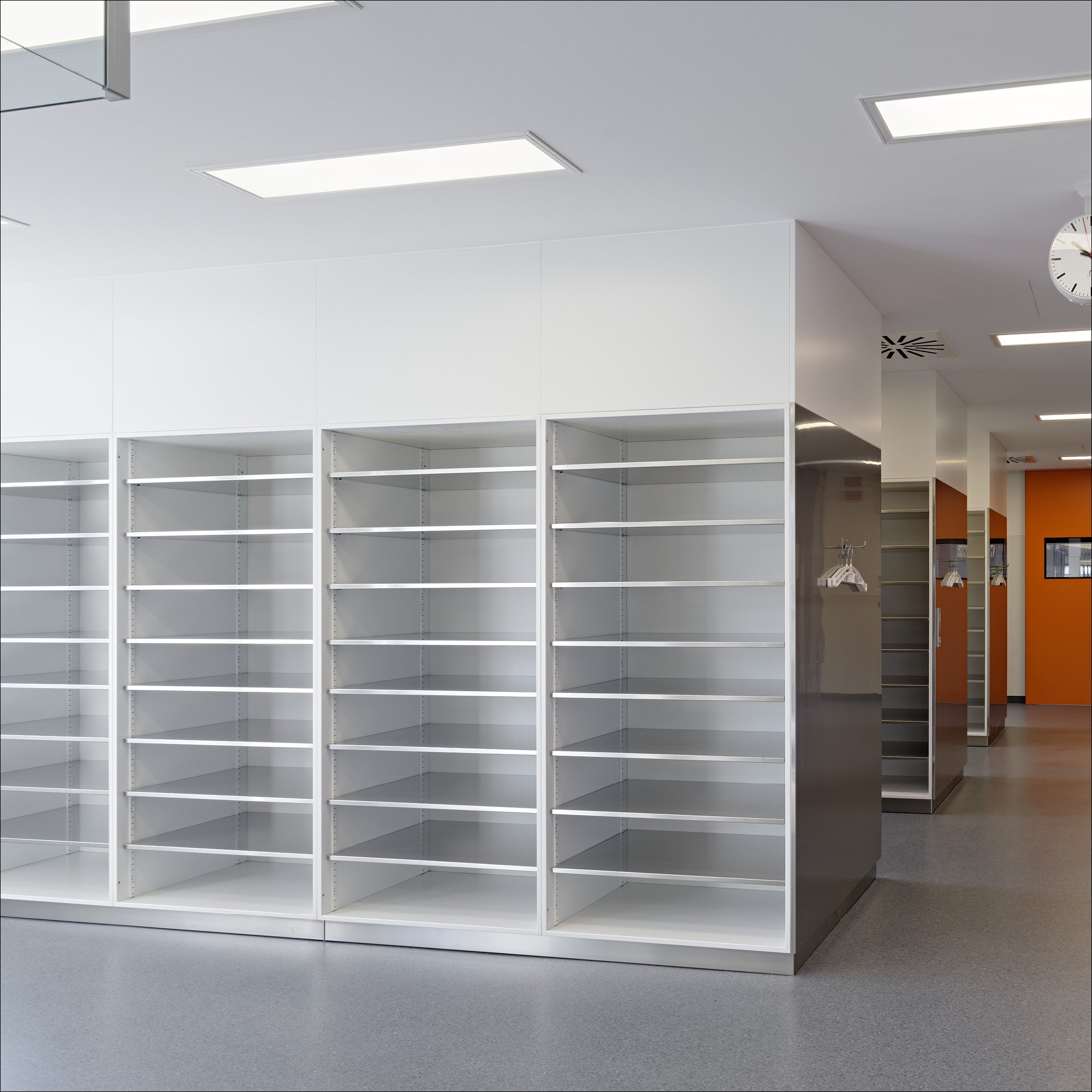 Hochschrank offen - HT Group Onlineshop