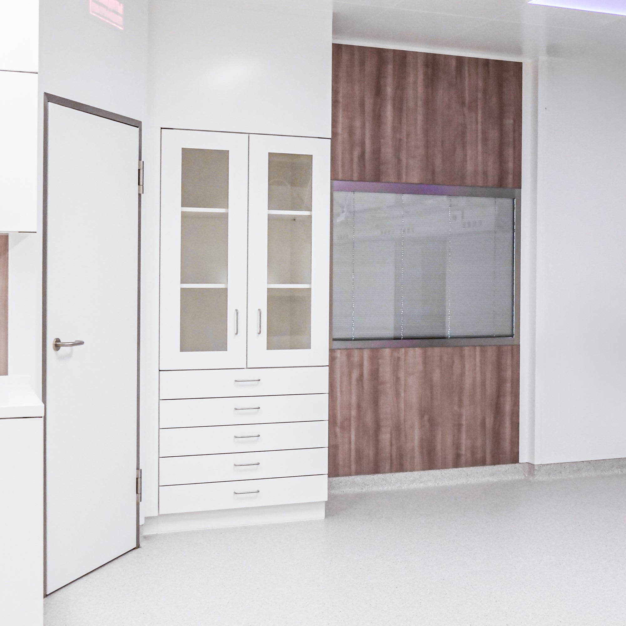 Instrumentenschrank mit einer oder zwei Flügeltüren im oberen Bereich - HT Group Onlineshop