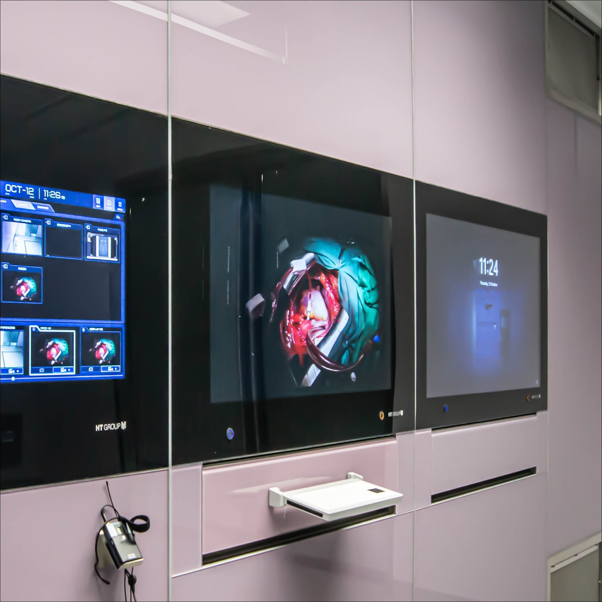 Monitoreinheit im Wandsystem 49" Zoll - HT Group Onlineshop