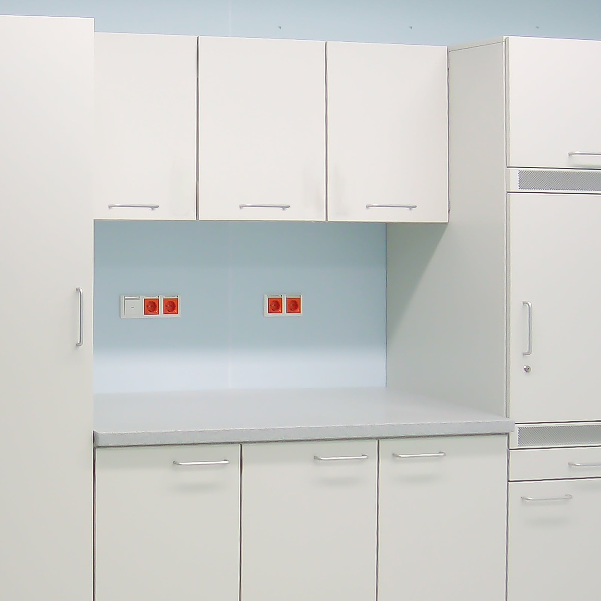 Wandschrank mit Klapptür - HT Group Onlineshop