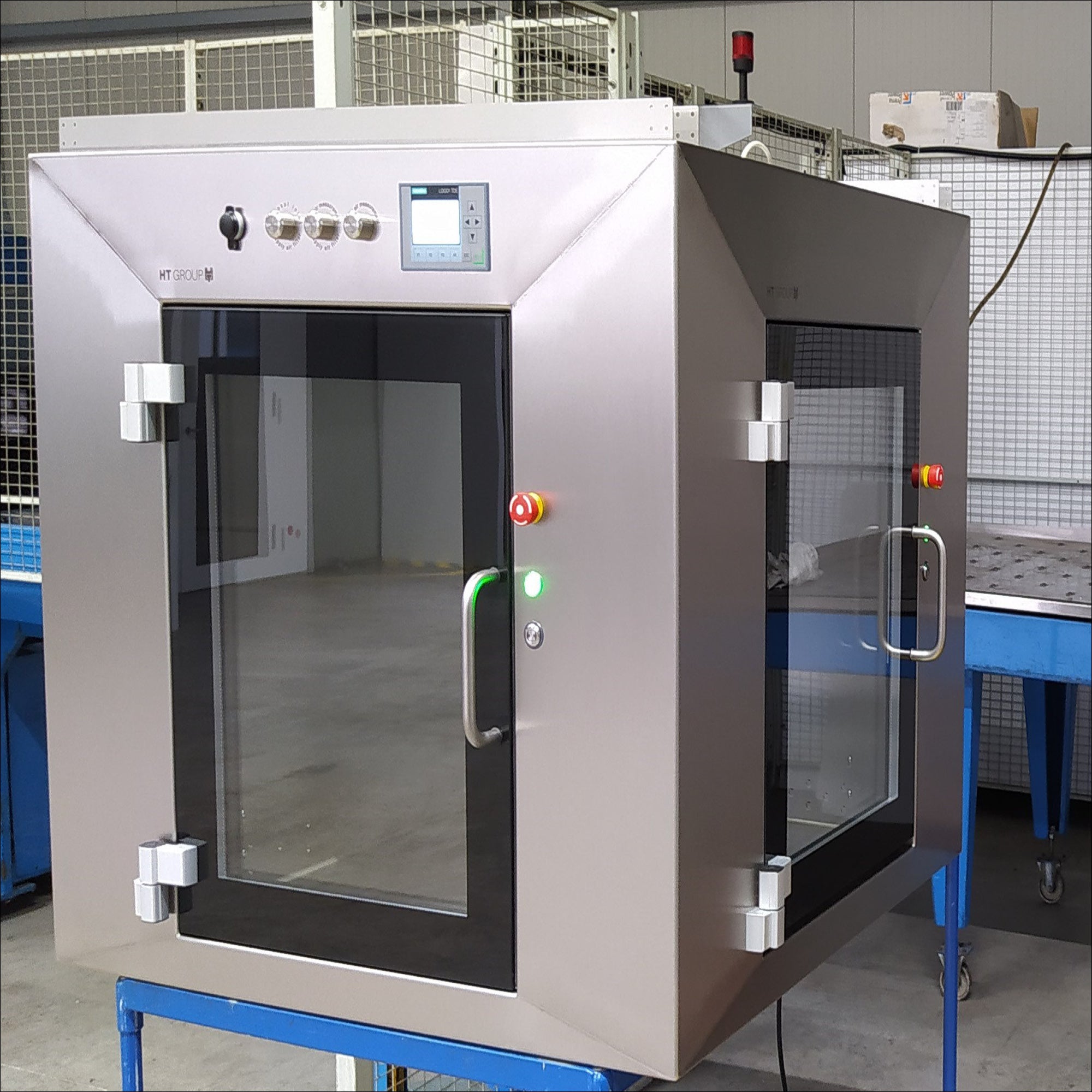 Teilaktive Materialeckschleuse mit zwei Türen - HT Group Onlineshop